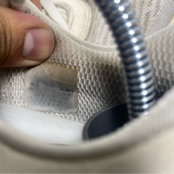 Tracksmith Elliot Runner - Picture 8 of 8